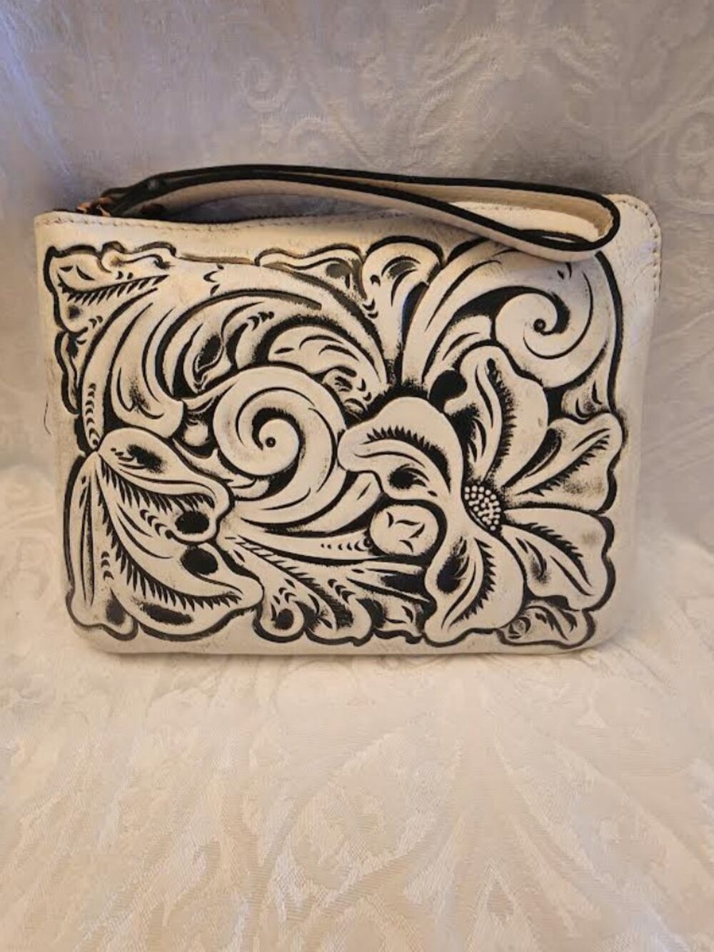 NWT-PATRICIA NASH CASSINI LEATHER WRISTLET